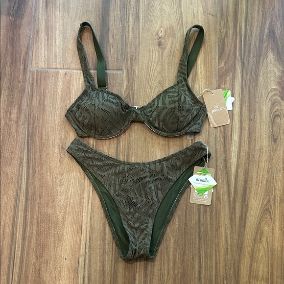 Berlook | Crochet Underwire Bikini | Medium | NWT - Picture 2 of 11